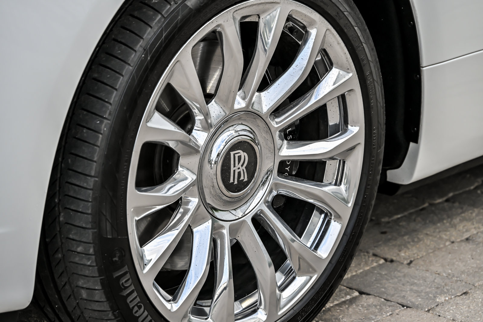 Used 2020 Rolls-Royce Dawn RWD image 8