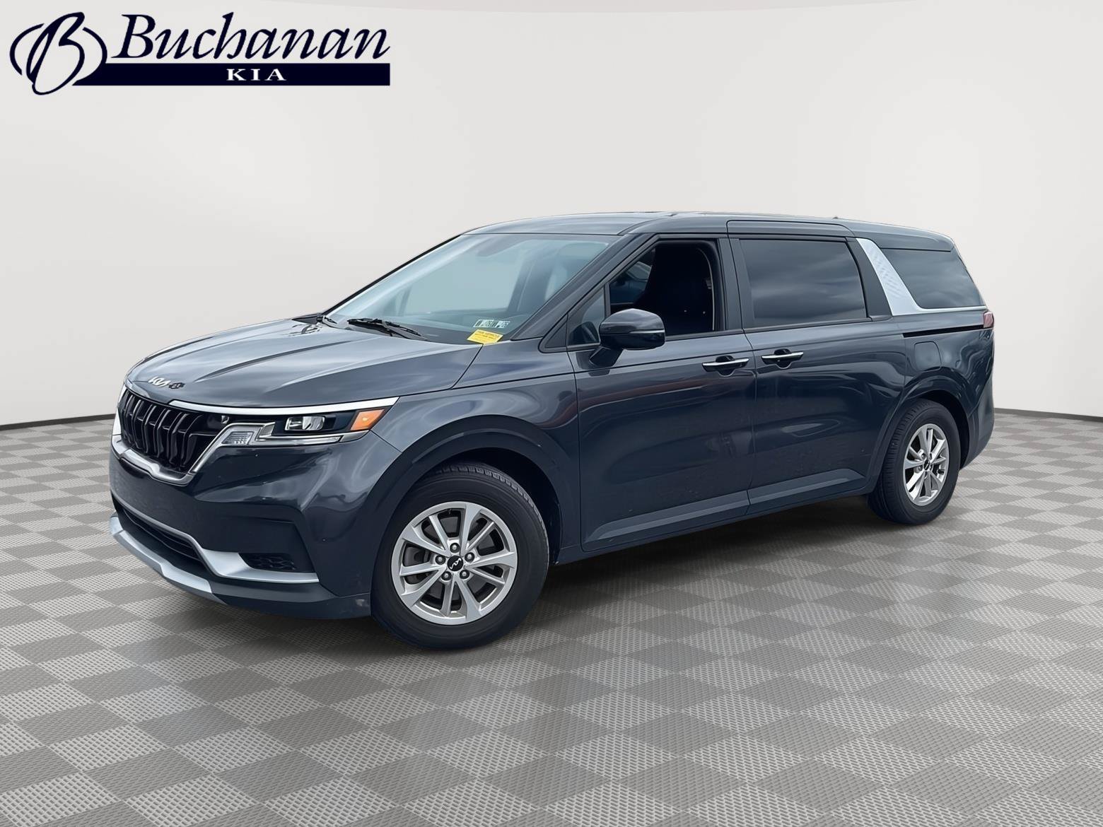 Used 2024 Kia Carnival LX FWD image 1