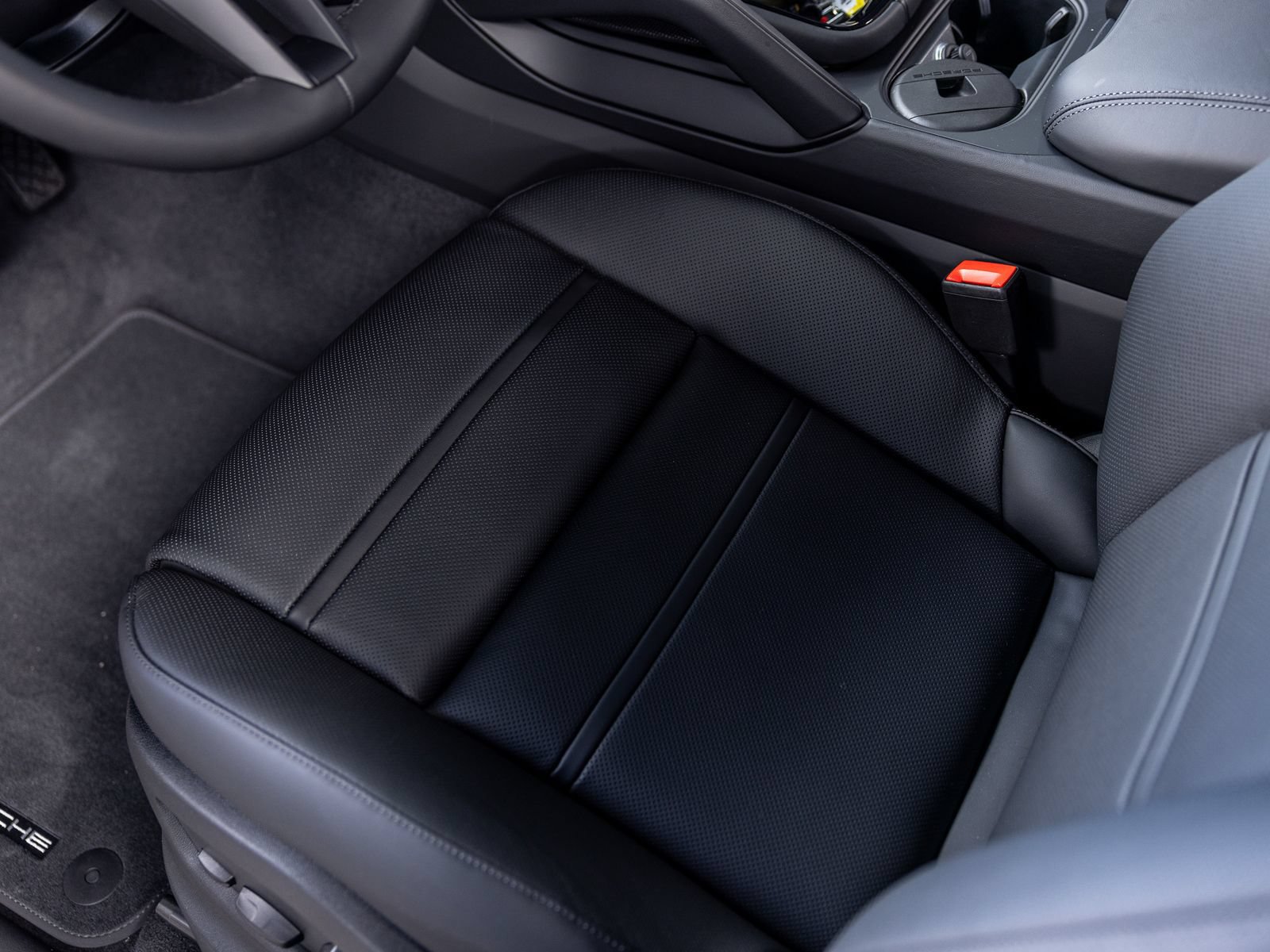 New 2026 Porsche Cayenne Coupe AWD/4WD image 28