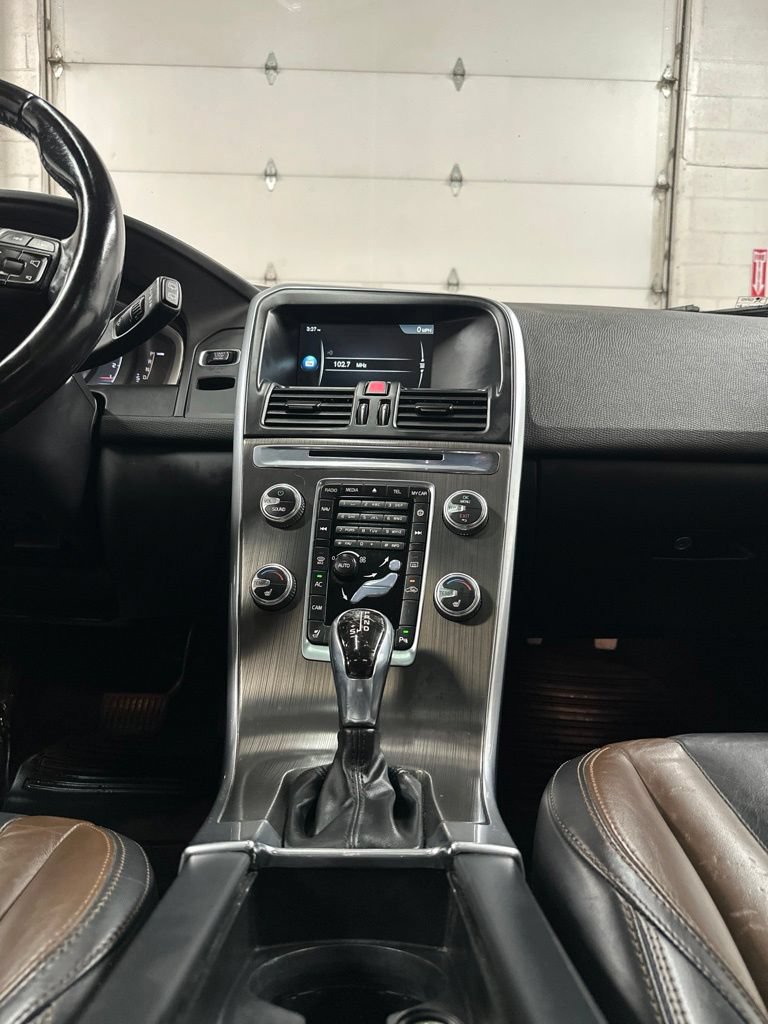 Used 2015 Volvo XC60 T6 AWD/4WD image 25