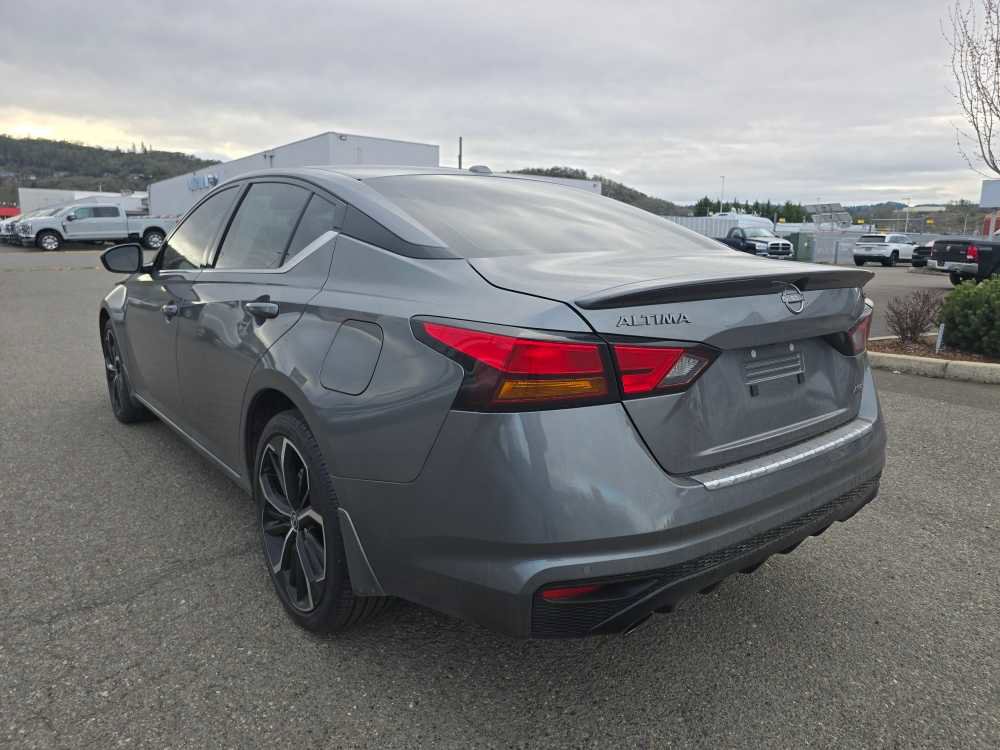 Used 2023 Nissan Altima 2.5 SR image 2