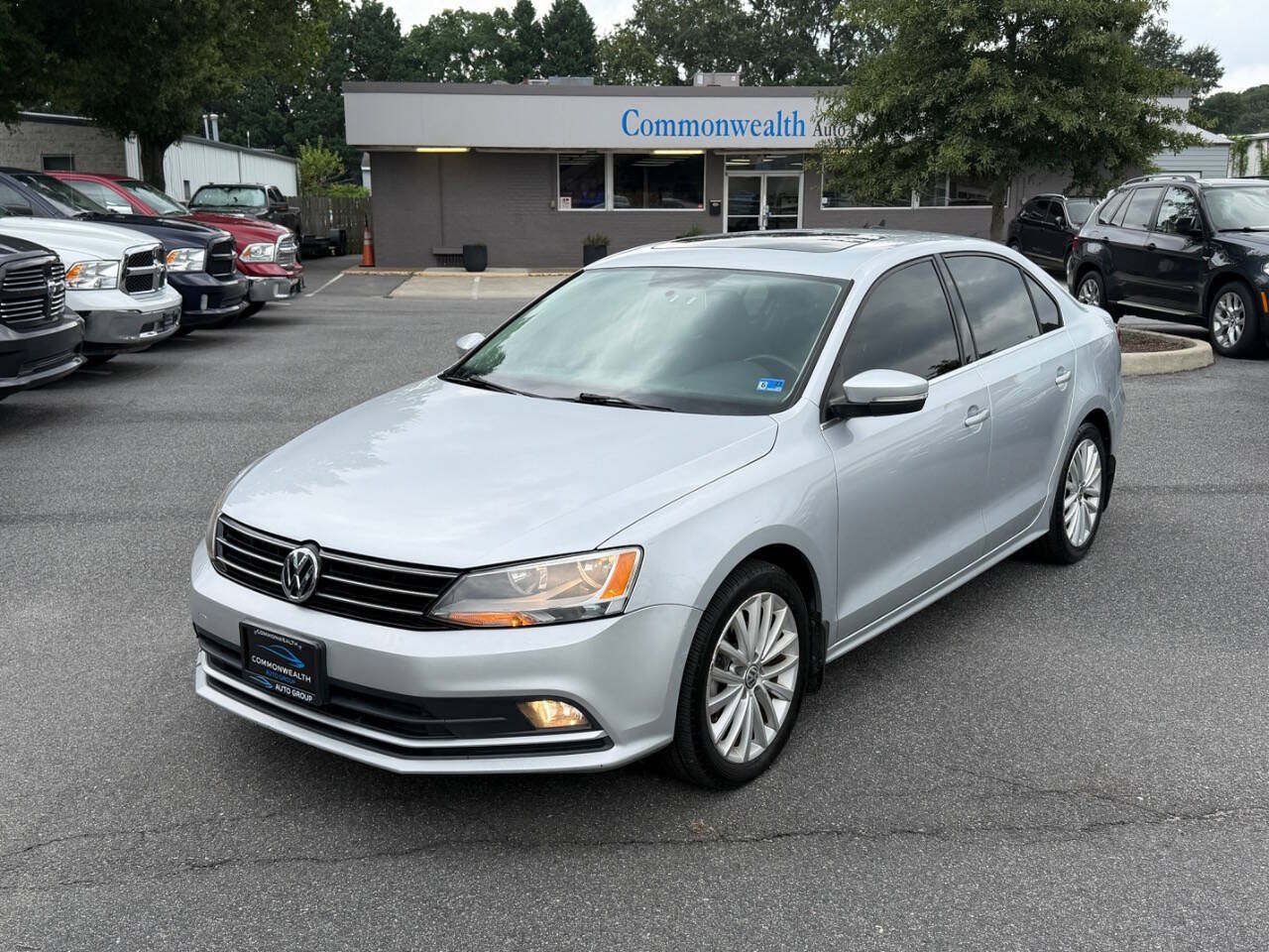 Used 2015 Volkswagen Jetta SE FWD image 1