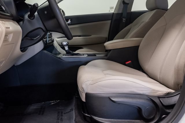 Used 2018 Kia Optima LX w/ 17" Alloy Wheels Package FWD image 11