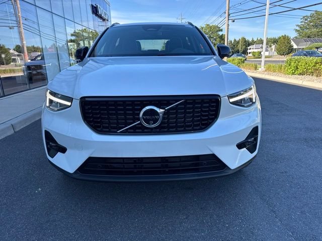 Certified 2025 Volvo XC40 B5 Plus AWD/4WD image 7