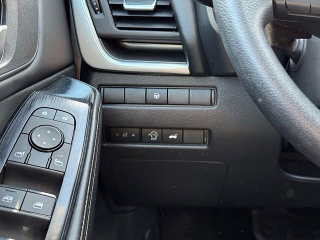 Used 2024 Nissan Rogue SV image 30