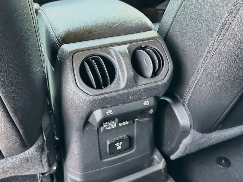 Used 2021 Jeep Wrangler Unlimited Sahara AWD/4WD image 28