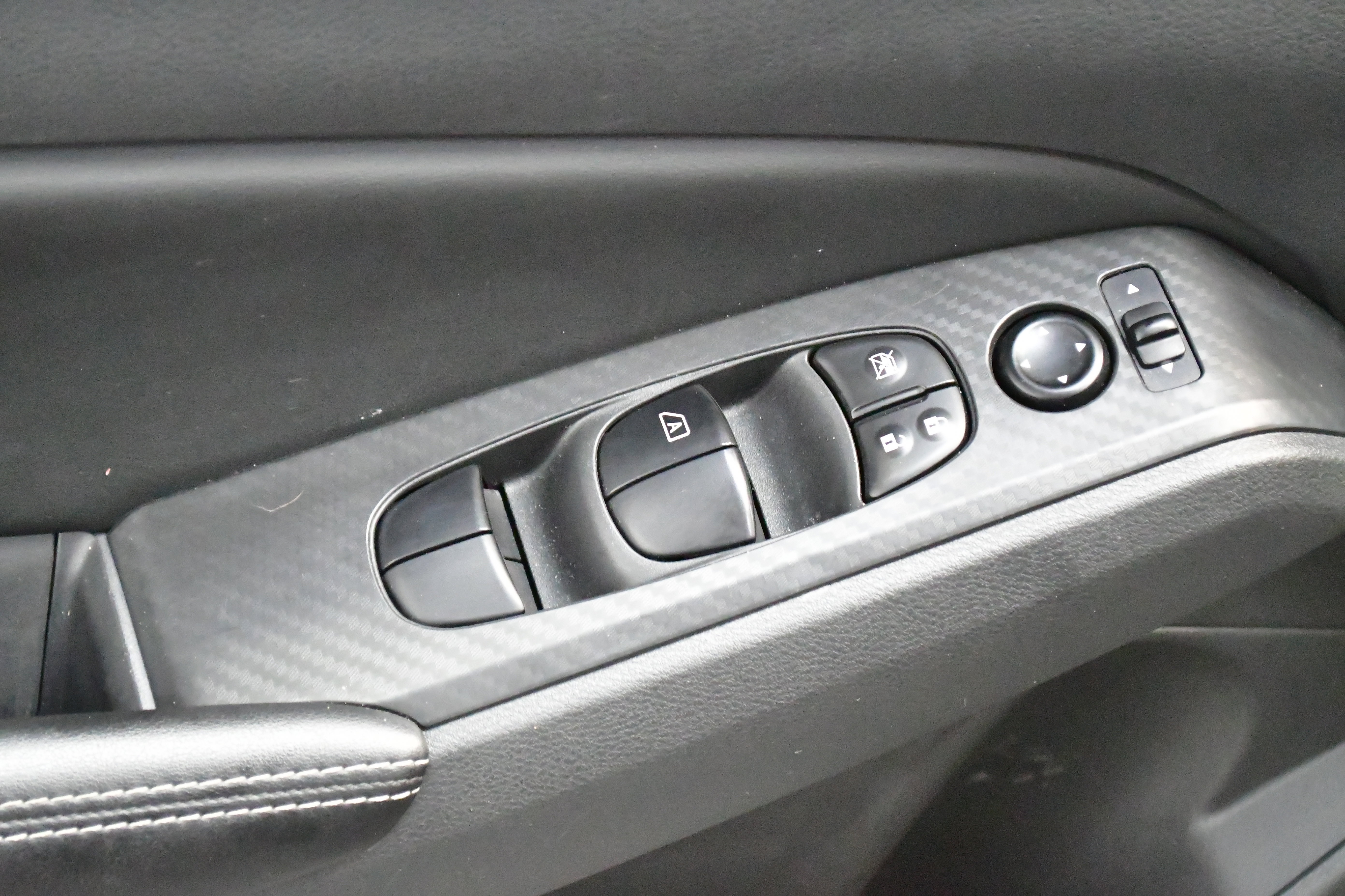 Used 2025 Nissan Altima 2.5 SV FWD image 15