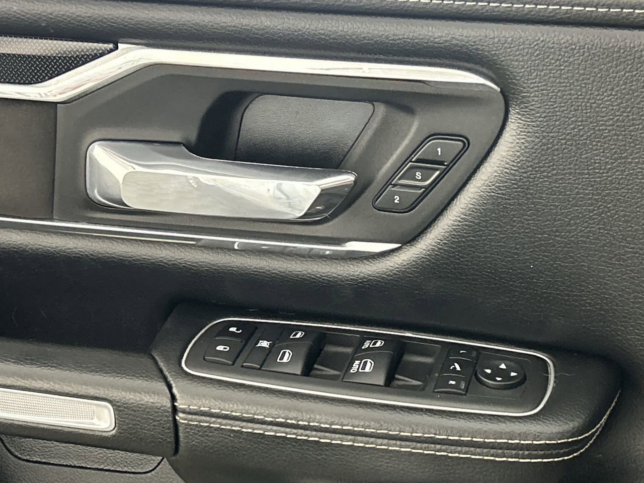 Used 2022 RAM 1500 Laramie w/ Sport Appearance Package image 18