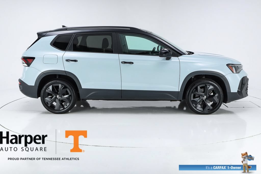 Used 2025 Volkswagen Taos SE FWD image 10