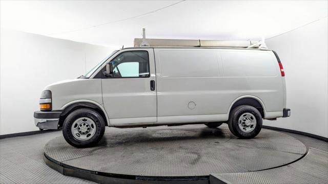 Used 2015 Chevrolet Express 3500 RWD image 3