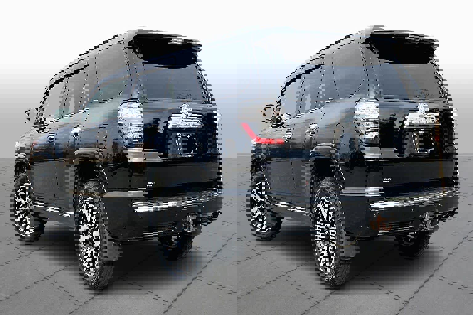 Used 2018 Toyota 4Runner Limited image 11