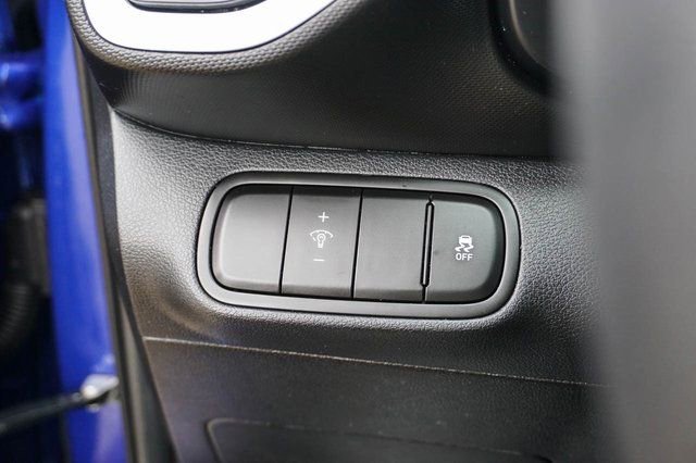 Used 2025 Hyundai Venue Limited image 13