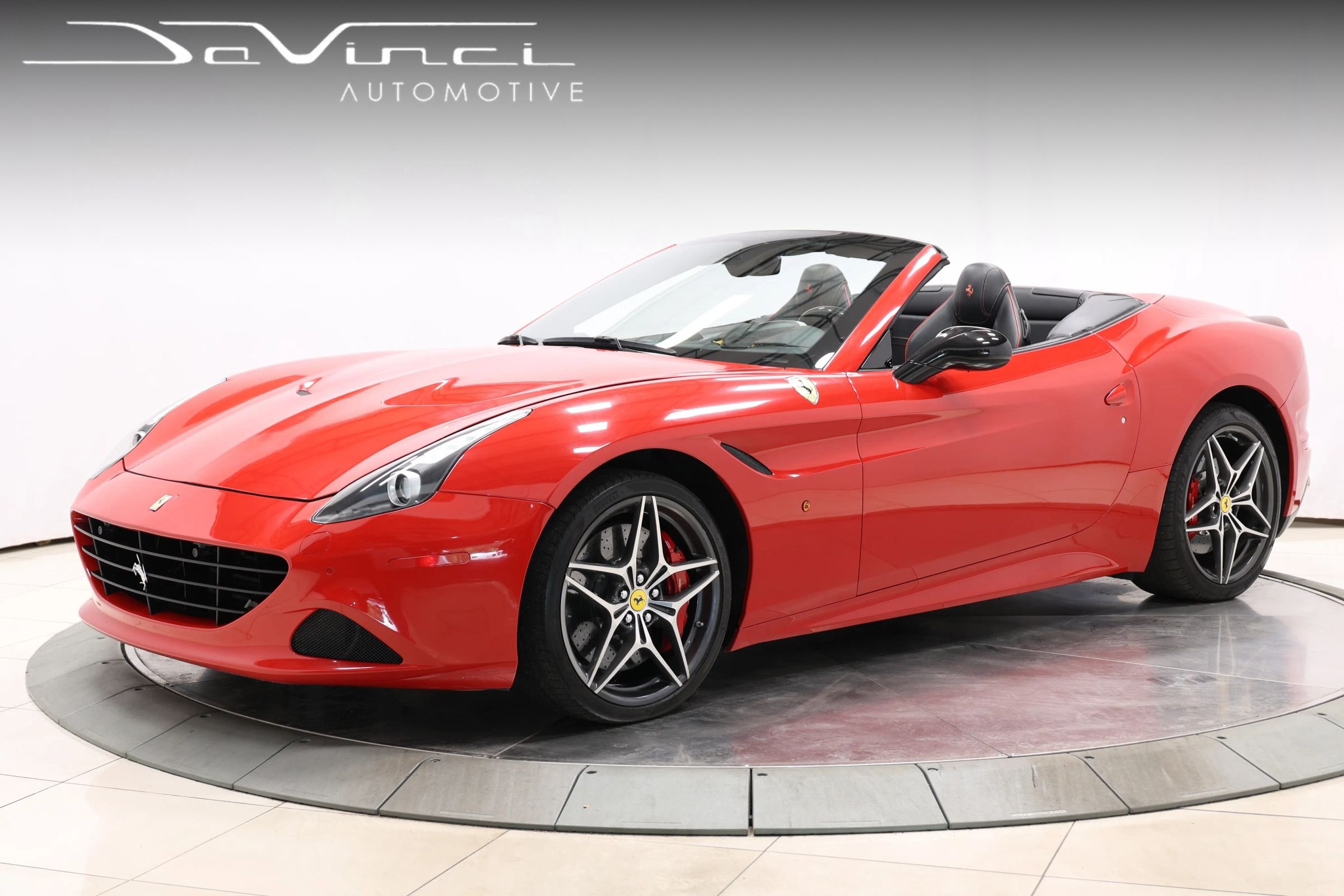 Used 2017 Ferrari California T RWD image 1