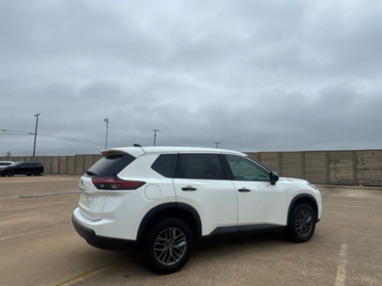Used 2024 Nissan Rogue S AWD/4WD image 23