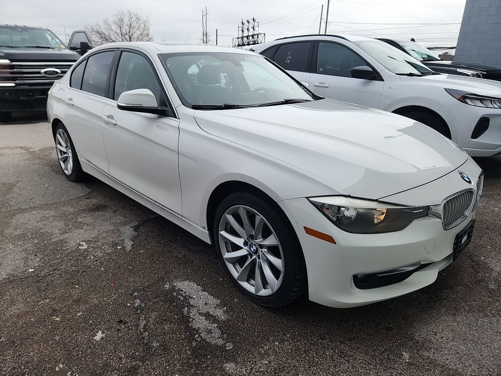 Used 2014 BMW 320i xDrive Sedan AWD/4WD image 5