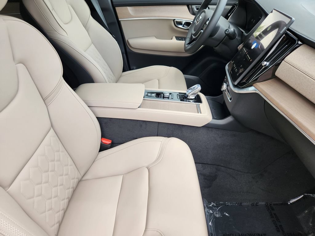 New 2026 Volvo XC90 T8 Plus w/ Protection Package Premier AWD/4WD image 5