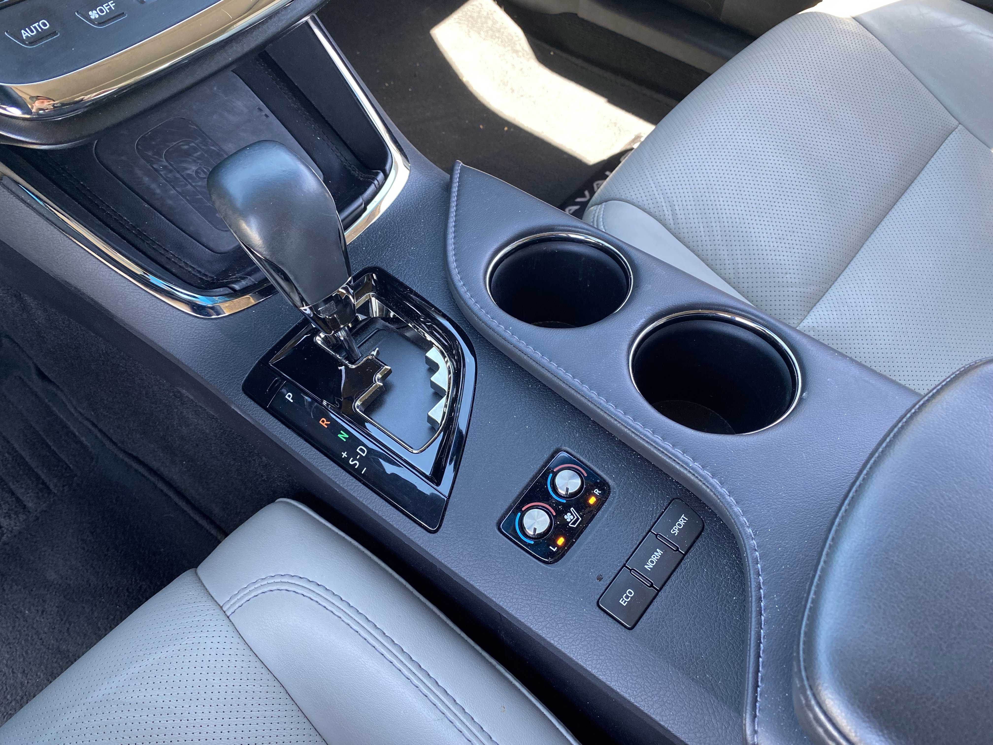 Used 2016 Toyota Avalon Limited w/ Toyota Safety Sense Package image 24