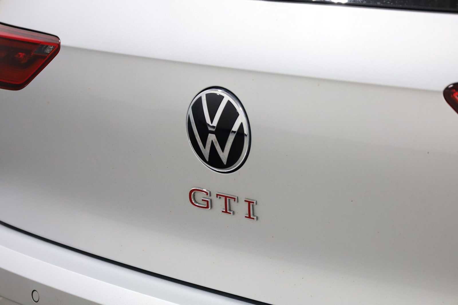 Used 2022 Volkswagen GTI SE image 8