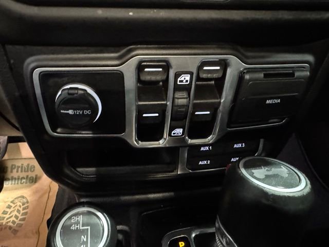 Used 2020 Jeep Wrangler Unlimited Sahara image 16