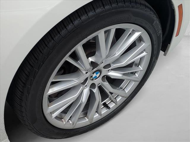 Used 2023 BMW 330i Sedan w/ Premium Package image 9
