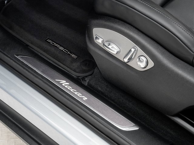Used 2025 Porsche Macan image 11