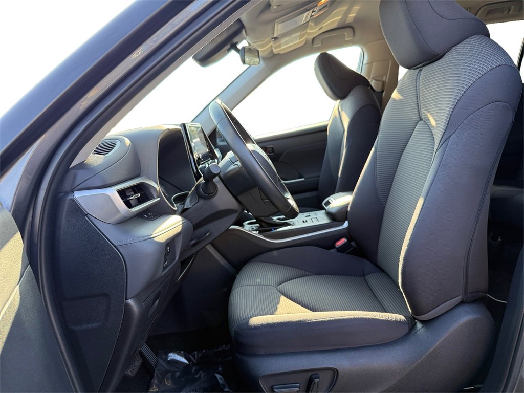 Used 2024 Toyota Highlander LE image 10