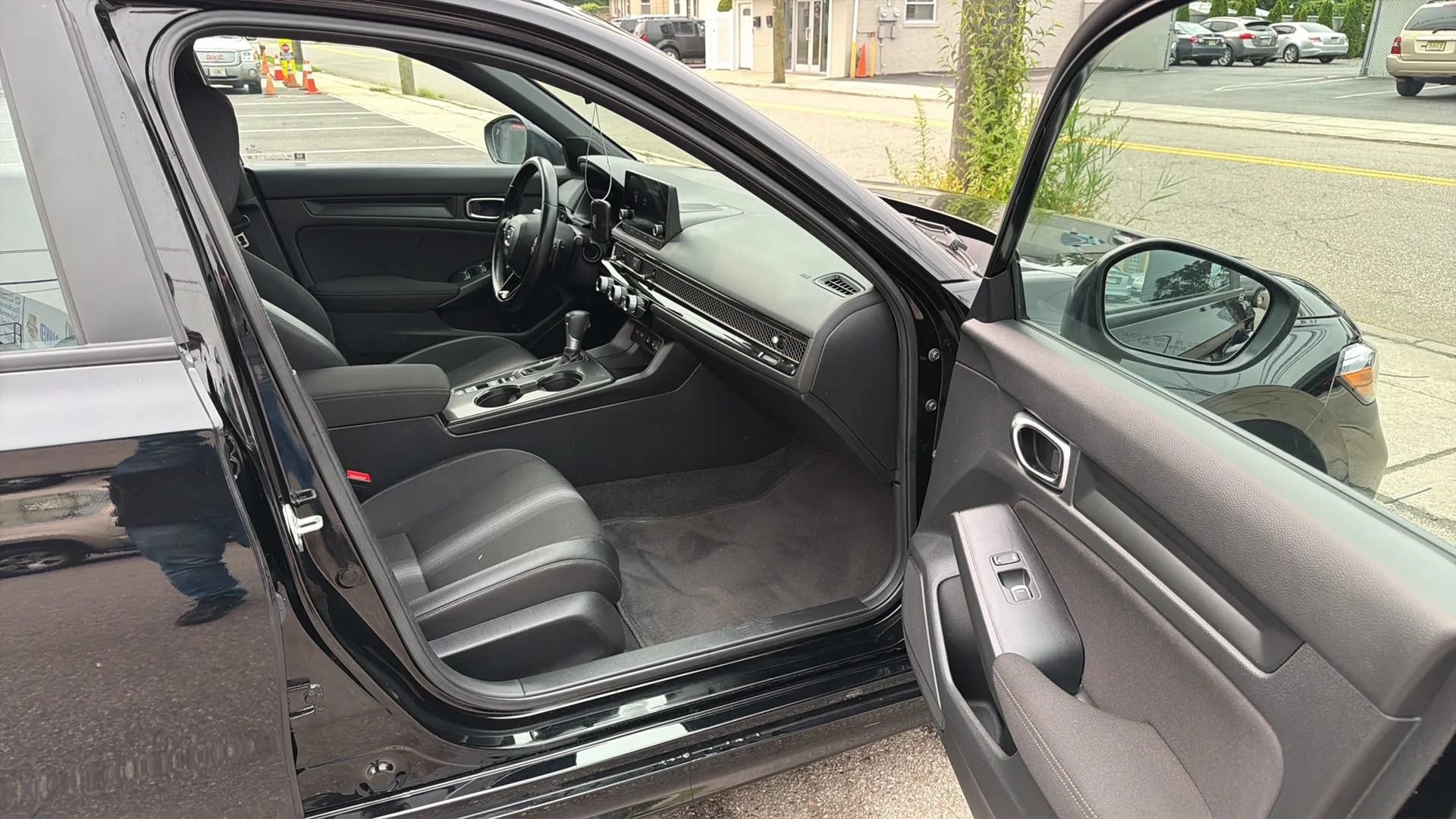 Used 2025 Honda Civic Sport image 25