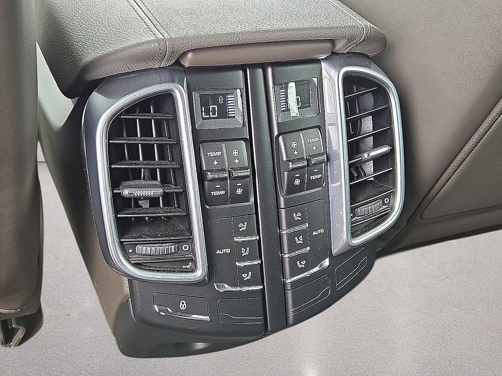 Used 2018 Porsche Cayenne S AWD/4WD image 16