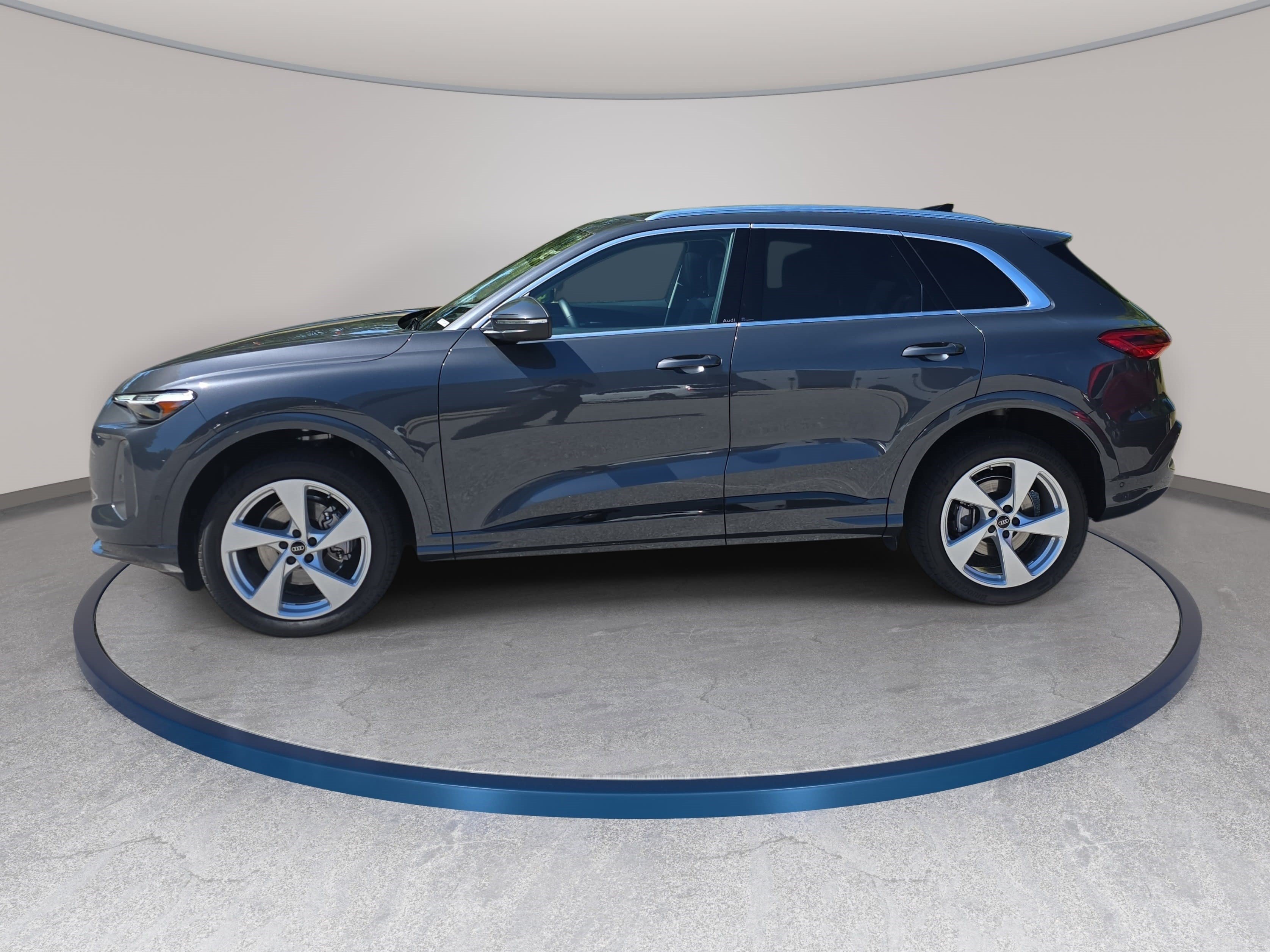 Certified 2025 Audi Q5 Premium w/ Premium Plus AWD/4WD image 5