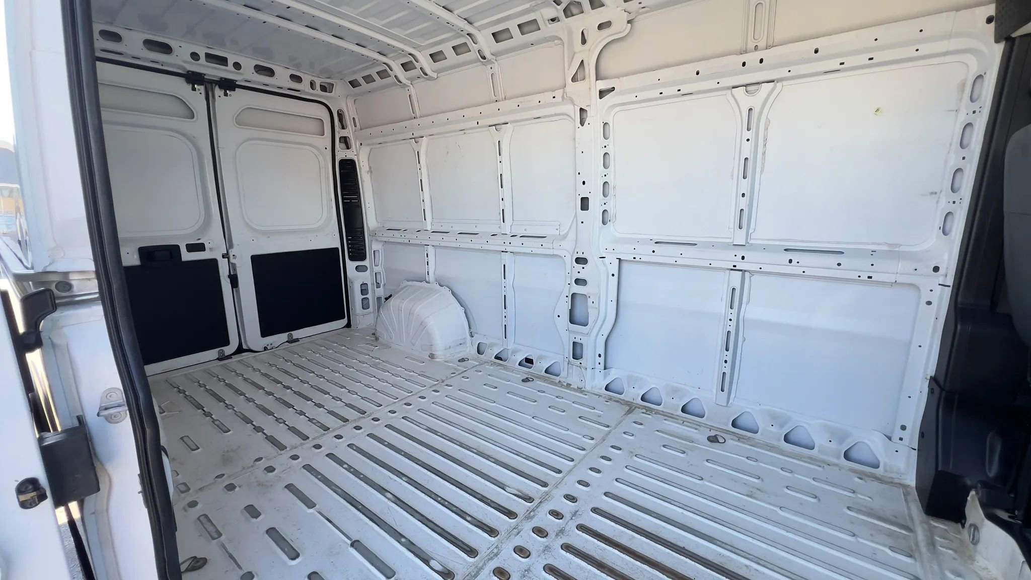 Used 2025 RAM ProMaster 2500 w/ Convenience Group FWD image 15