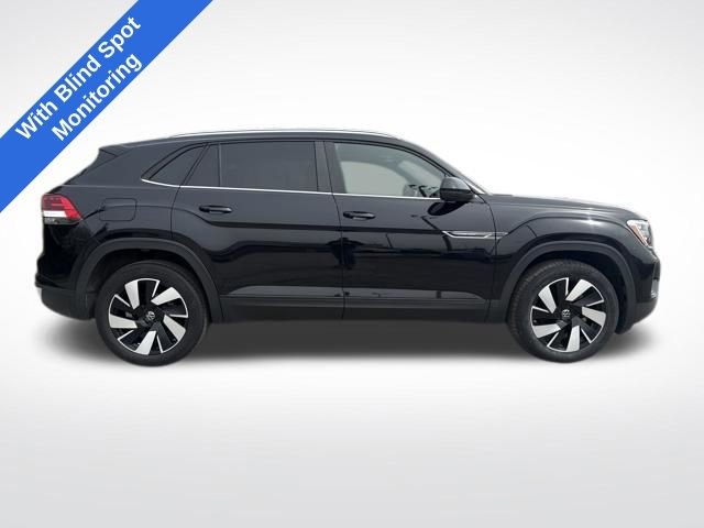 Used 2024 Volkswagen Atlas Cross Sport SE image 2
