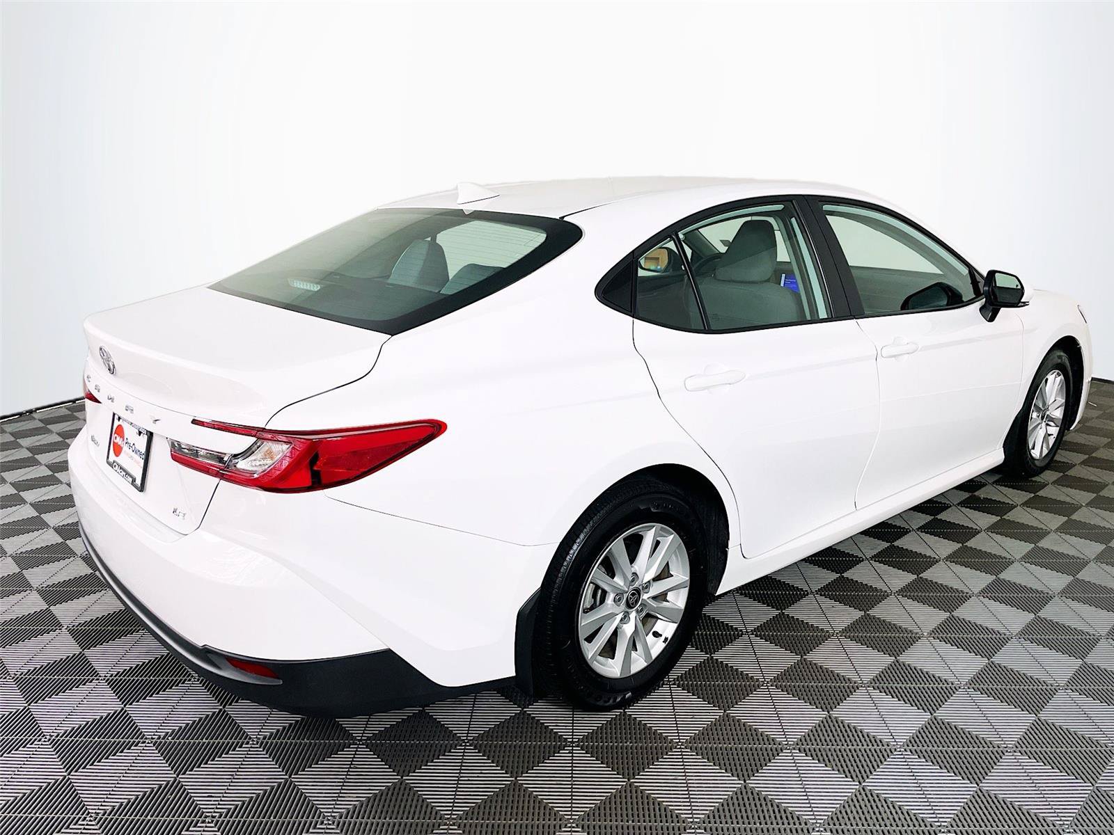 Used 2025 Toyota Camry LE w/ Convenience Package FWD image 9