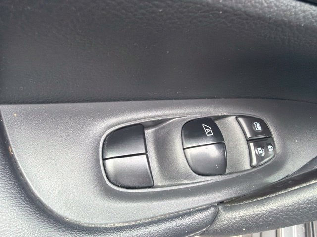 Used 2018 Nissan Rogue SV AWD/4WD image 10