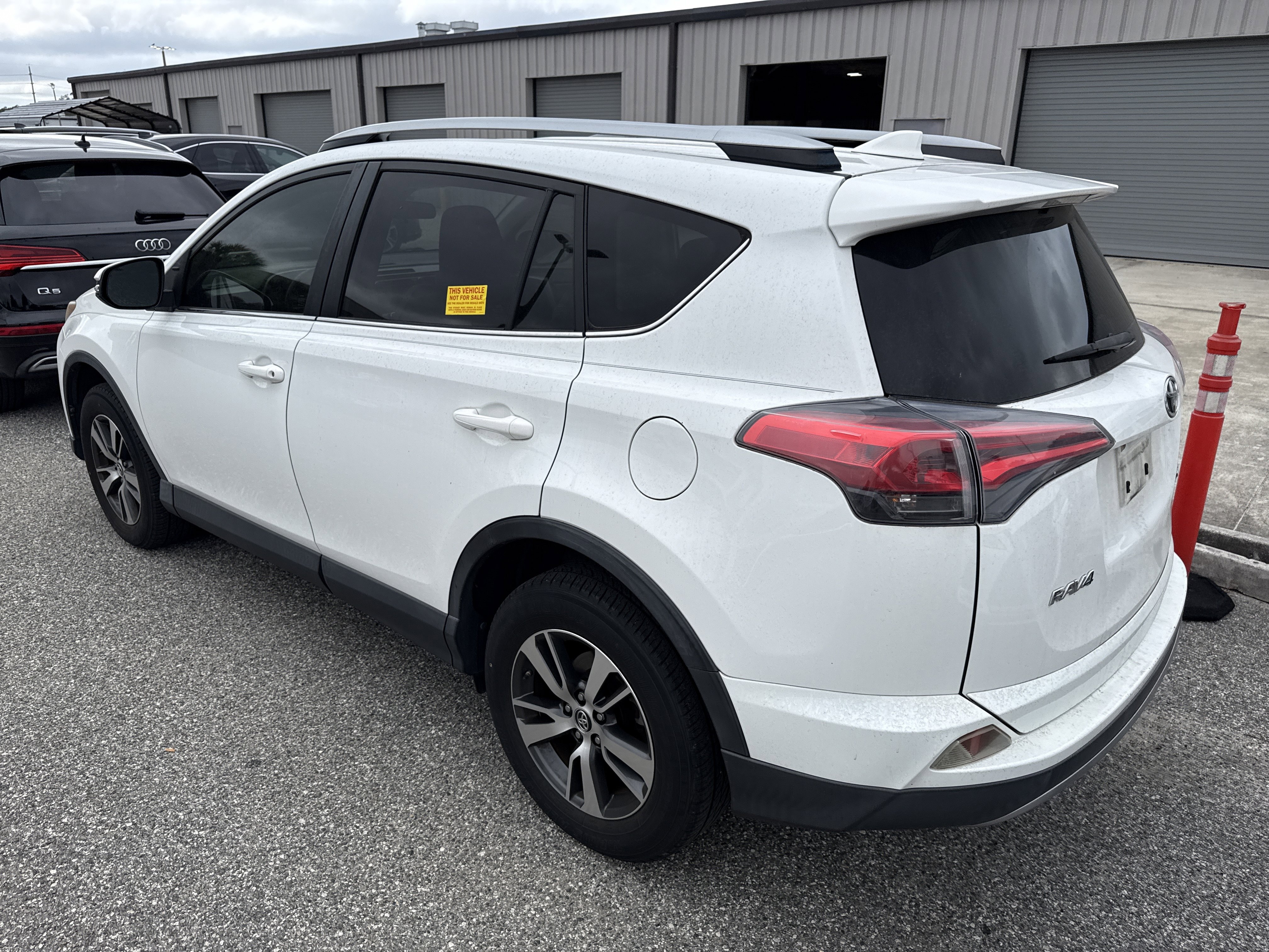 Used 2018 Toyota RAV4 XLE FWD image 3