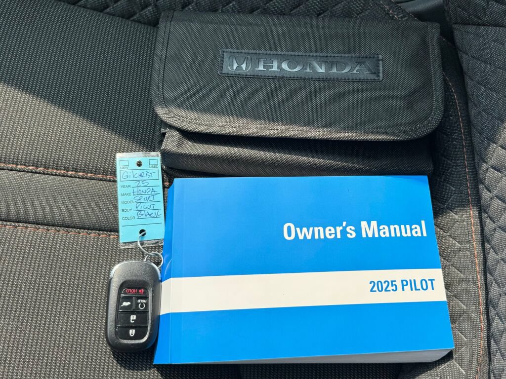 Used 2025 Honda Pilot Sport image 30