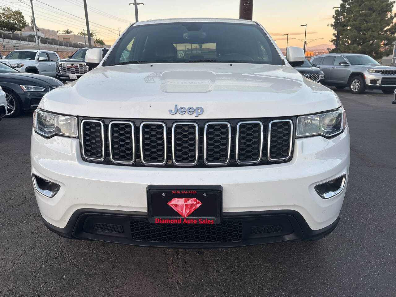Used 2019 Jeep Grand Cherokee Laredo w/ Laredo X Package RWD image 2