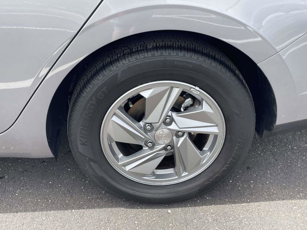 Certified 2026 Hyundai Elantra SE FWD image 27