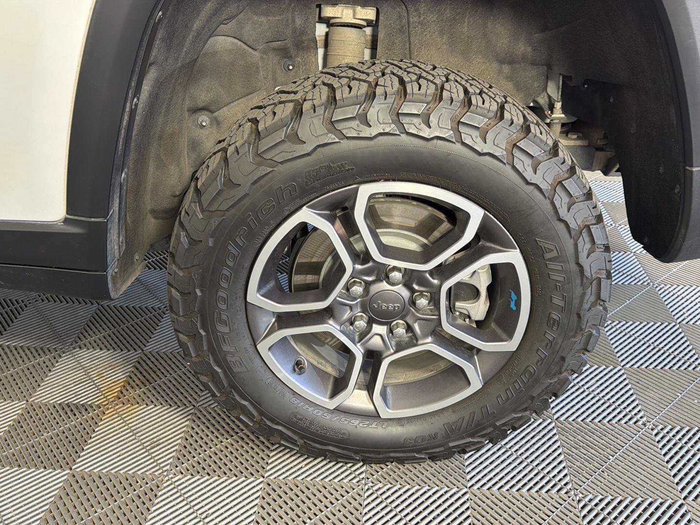 Used 2023 Jeep Grand Cherokee Trailhawk w/ Advanced Protech Group II AWD/4WD image 16