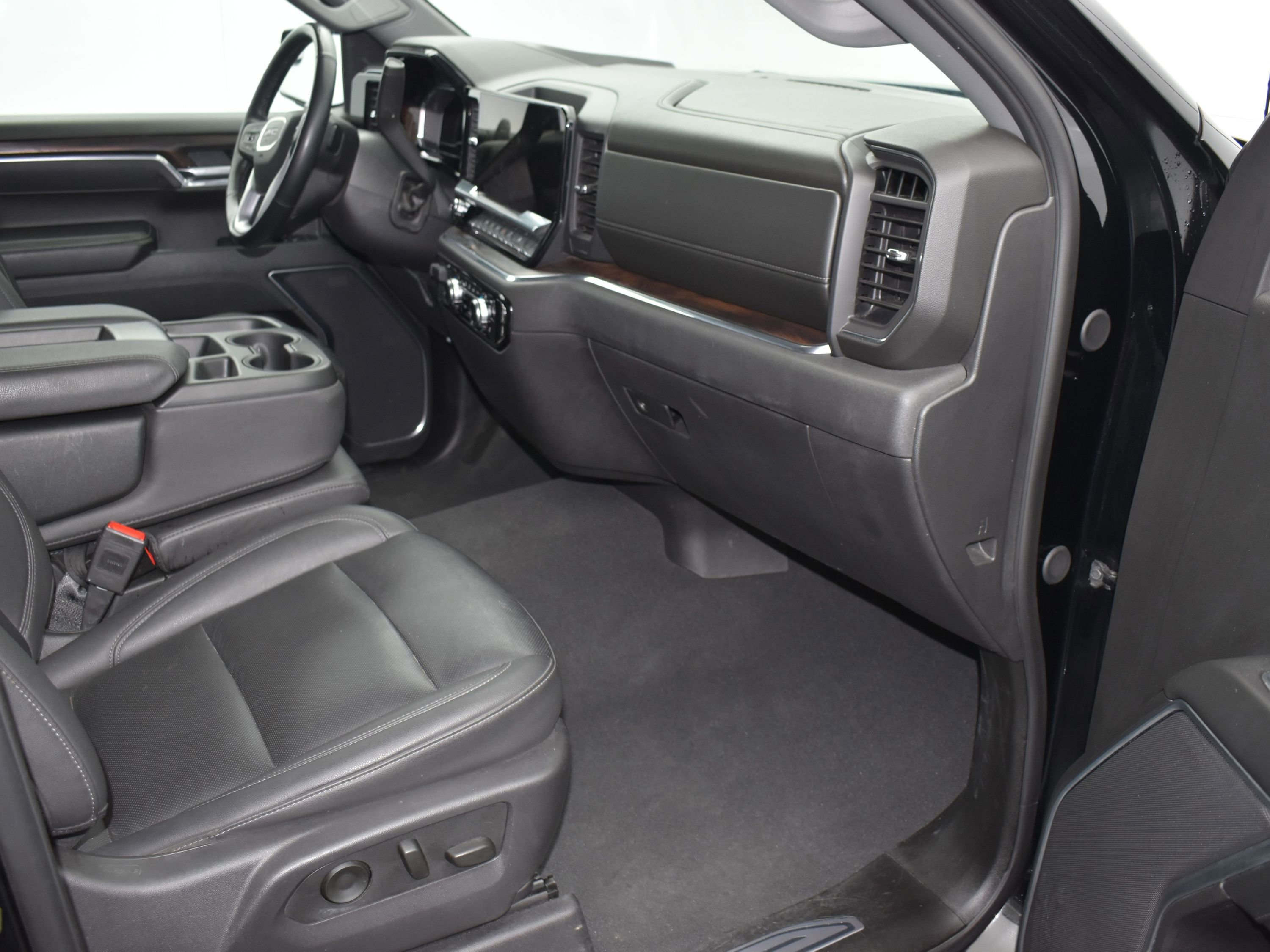 Used 2025 GMC Sierra 1500 SLT image 11