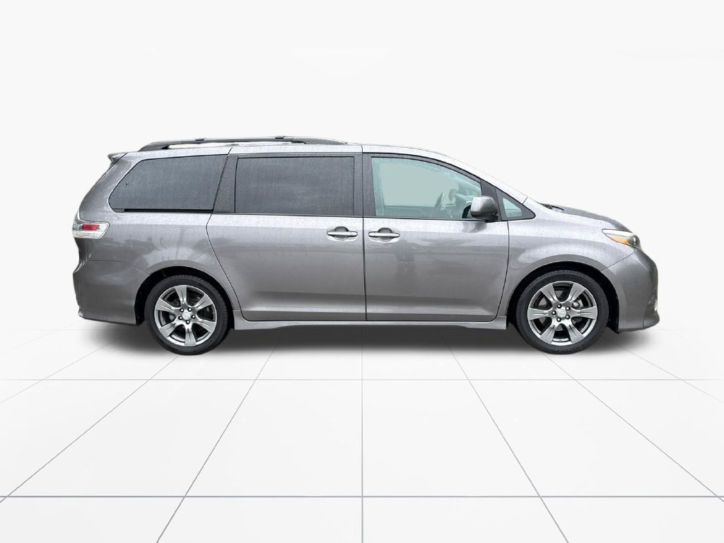 Used 2017 Toyota Sienna SE w/ SE Preferred Package FWD image 9