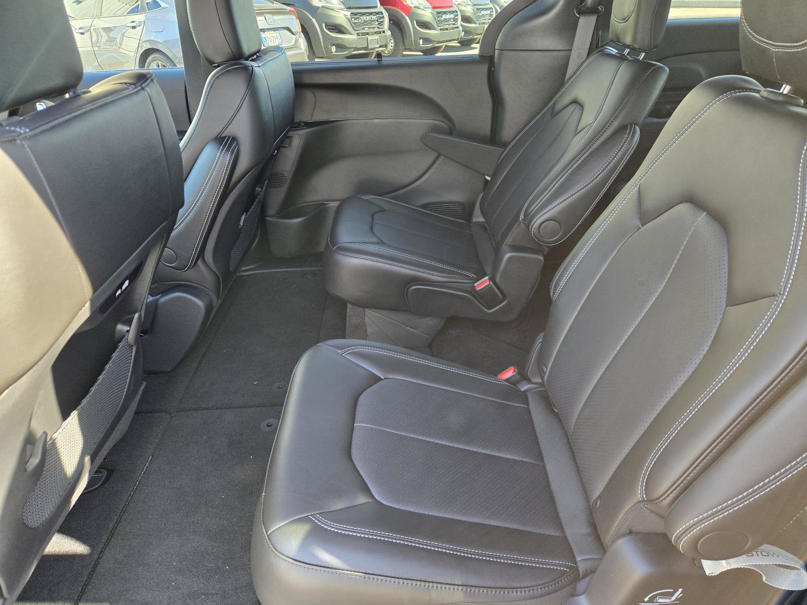 New 2027 Chrysler Pacifica Select w/ Family Tech Group AWD/4WD image 28