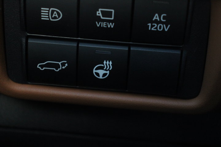 Certified 2025 Toyota Highlander Platinum AWD/4WD image 32