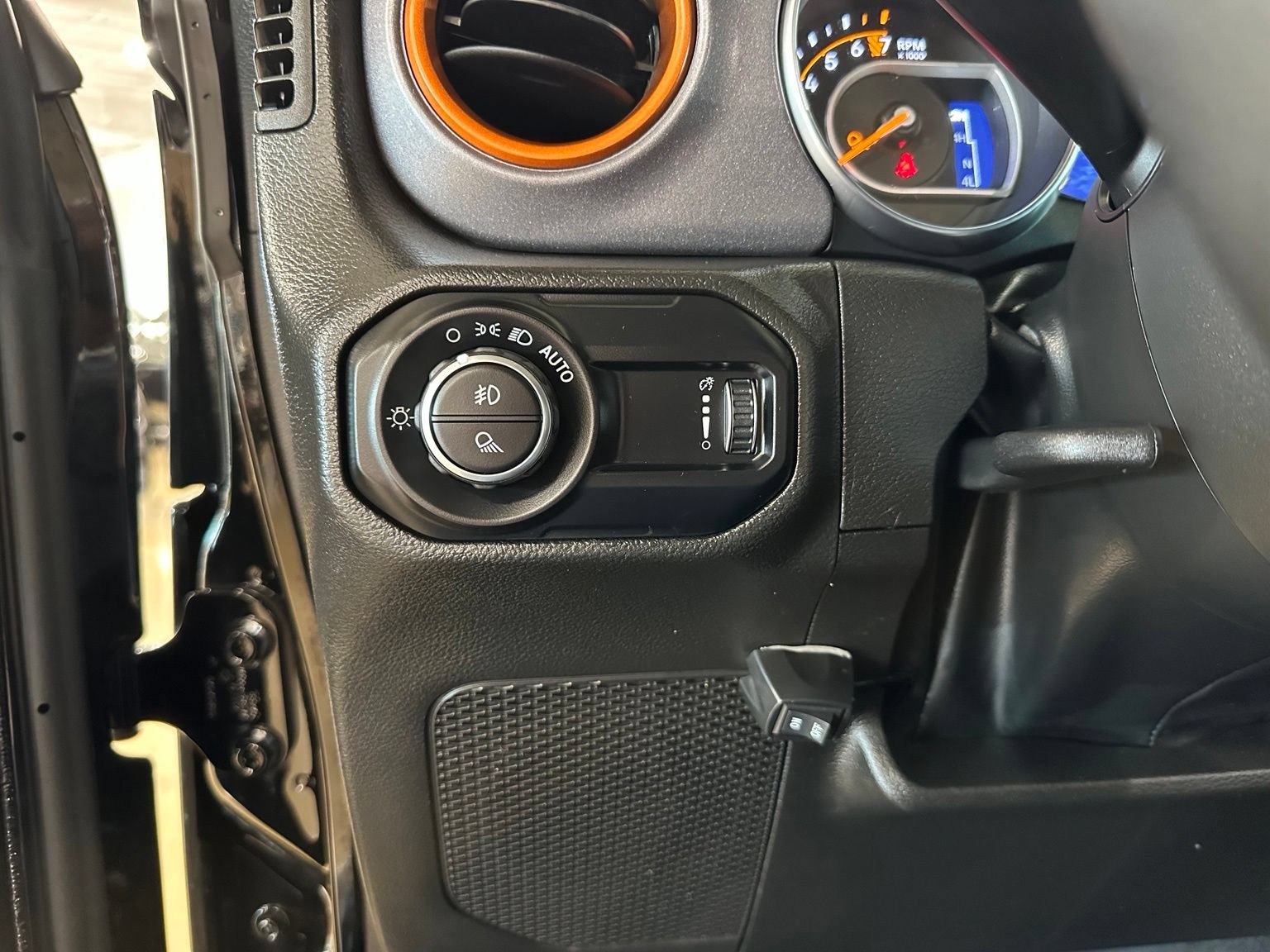 Used 2023 Jeep Gladiator Mojave w/ LED Lighting Group AWD/4WD image 21