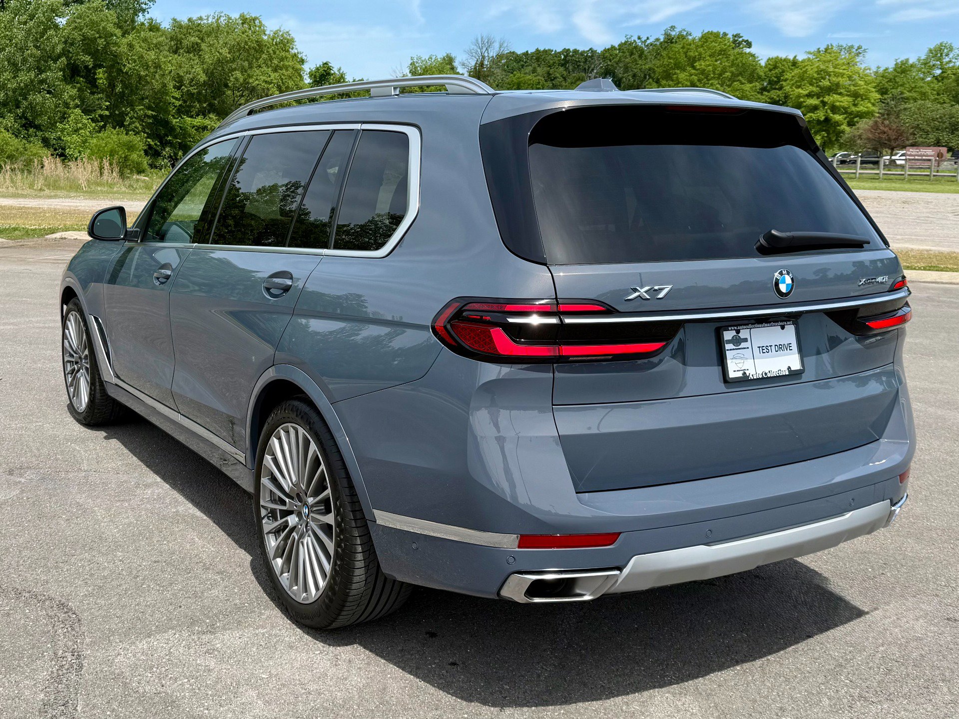 Used 2023 BMW X7 xDrive40i w/ Executive Package AWD/4WD image 4