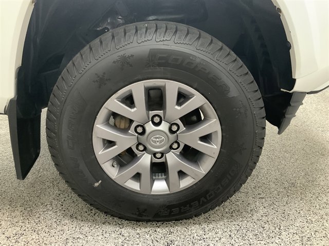 Used 2017 Toyota Tacoma SR5 w/ Tow Package AWD/4WD image 14
