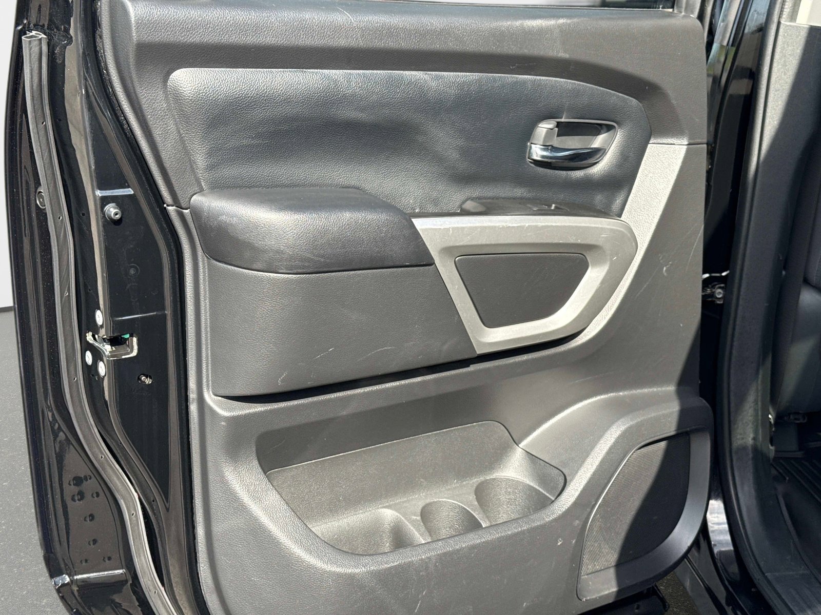 Used 2024 Nissan Titan SV AWD/4WD image 14