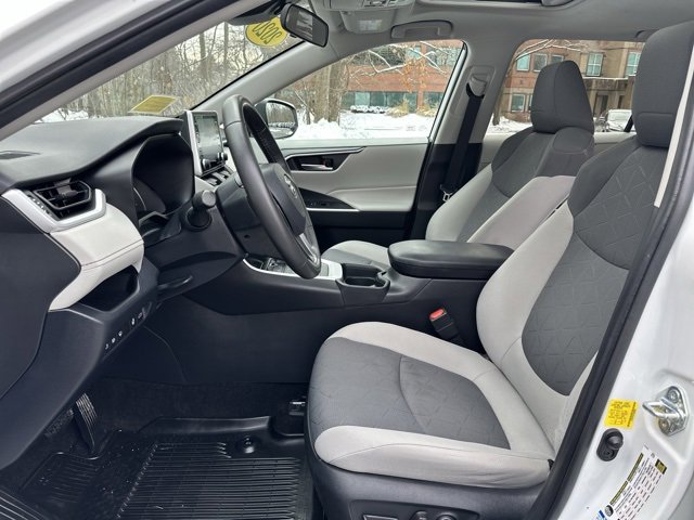 Used 2020 Toyota RAV4 XLE image 21