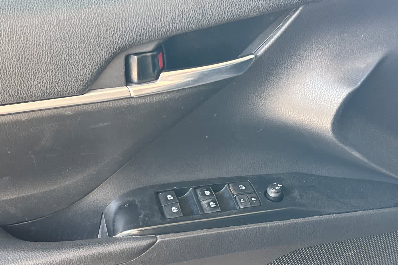 Used 2020 Toyota Camry SE w/ Carpet Mat Package FWD image 15