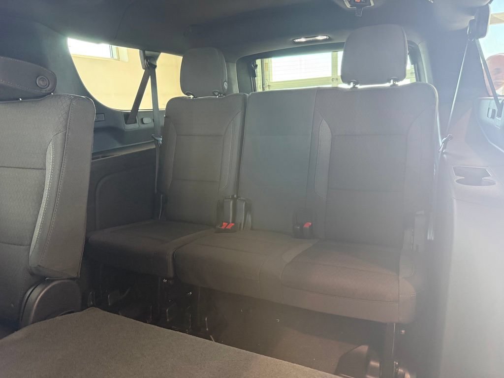 Used 2026 Chevrolet Suburban LS AWD/4WD image 15