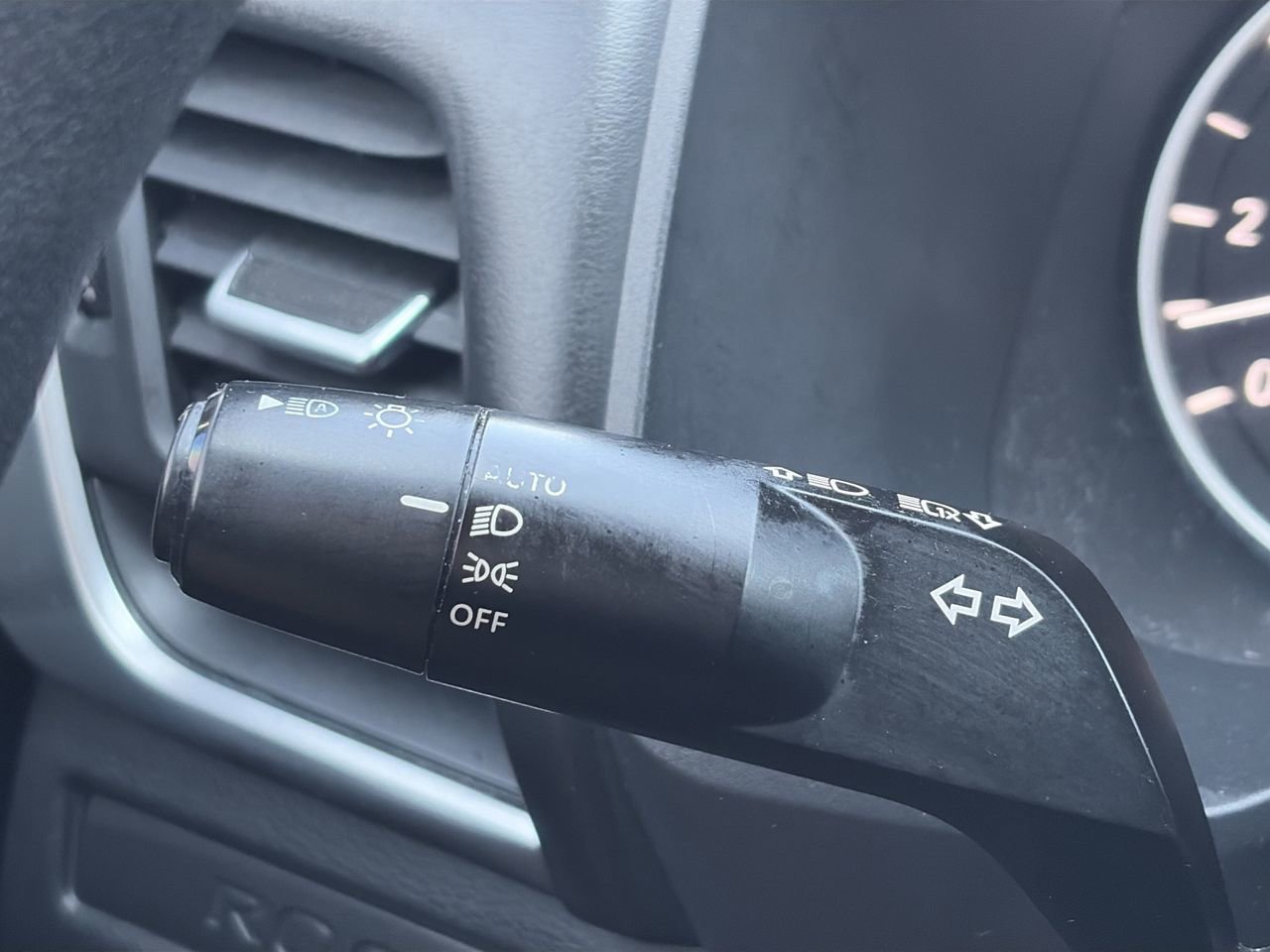 Used 2023 Nissan Rogue S image 19